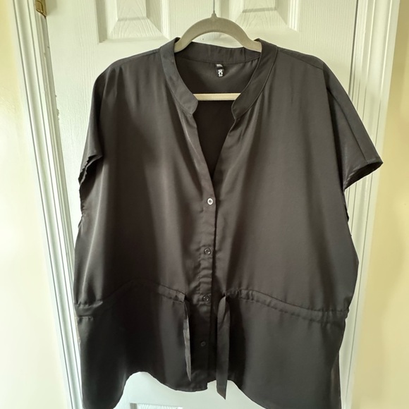 2 Women's blouses one white one Black Blouse - Picture 1 of 6